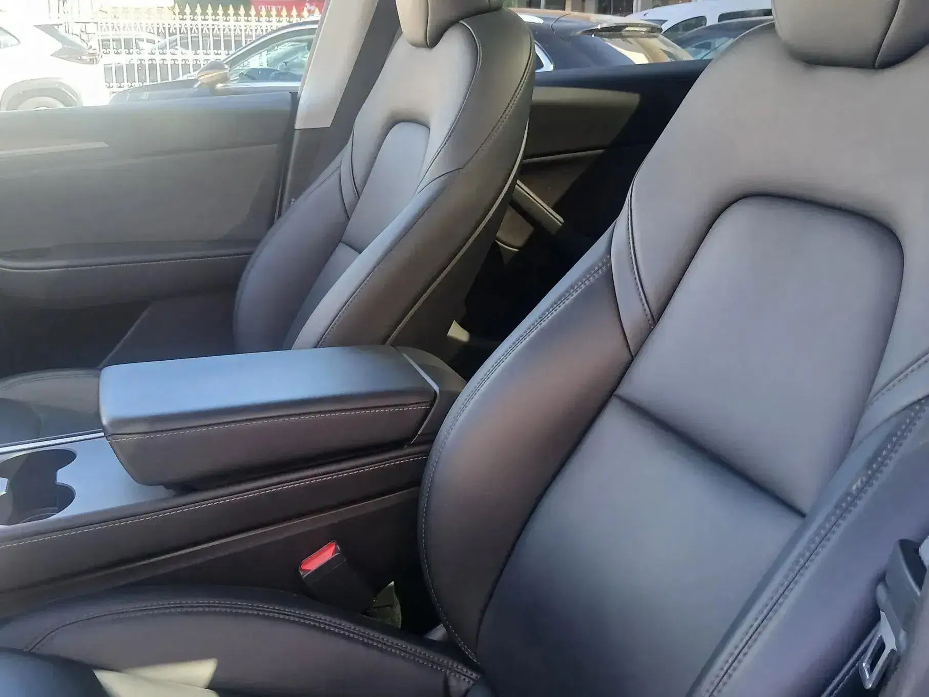 Tesla Model Y Performance Dual Motor AWD 8