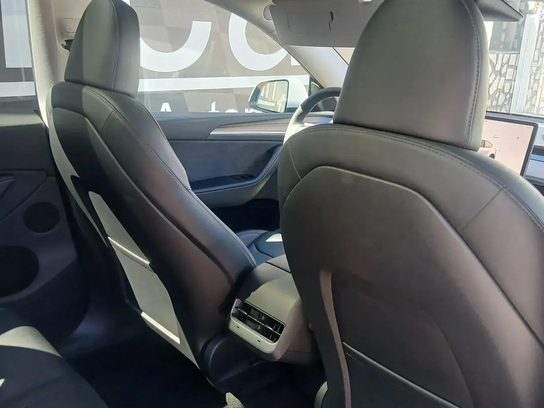 Tesla Model Y Performance Dual Motor AWD 18