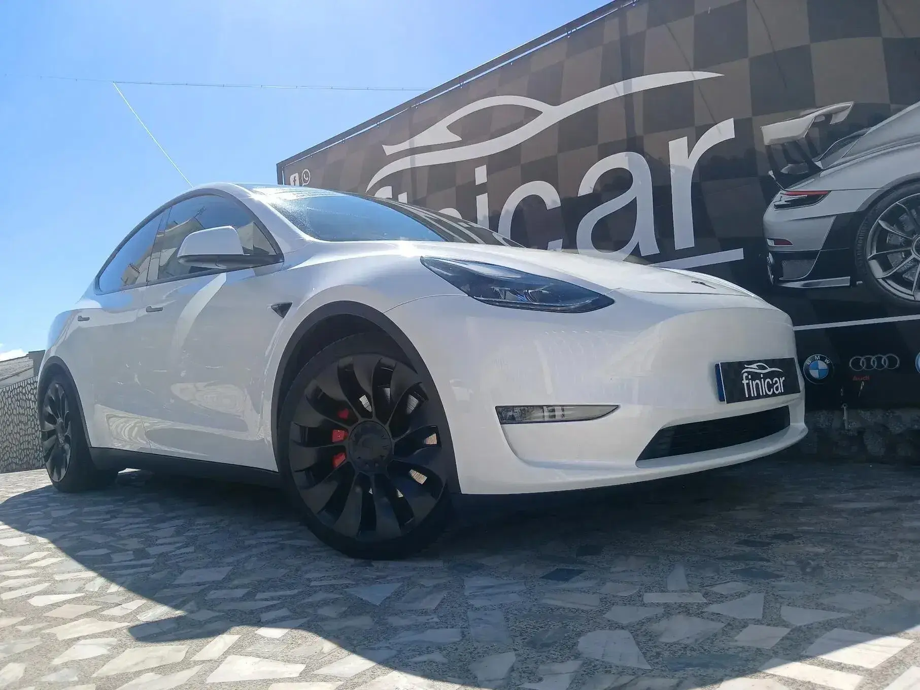 Tesla Model Y Performance Dual Motor AWD 33