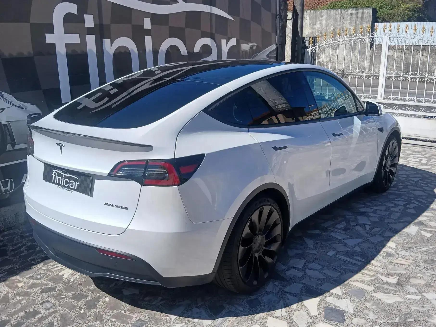 Tesla Model Y Performance Dual Motor AWD 34