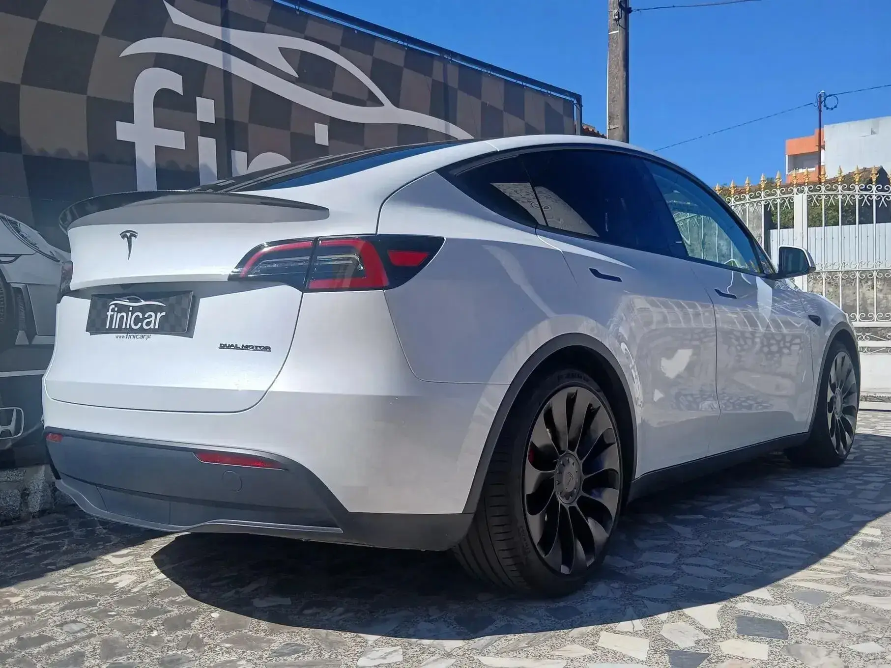 Tesla Model Y Performance Dual Motor AWD 35