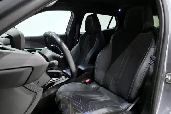Peugeot e-2008 50 kWh GT Pack 8