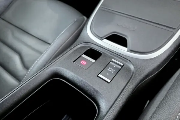 Jeep Avenger 54 kWh Summit Plus 30