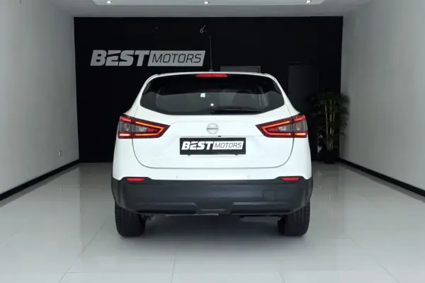 Nissan Qashqai 1.7 dCi N-Connecta 6