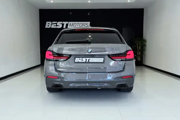 BMW 530 e Pack Desportivo M 6
