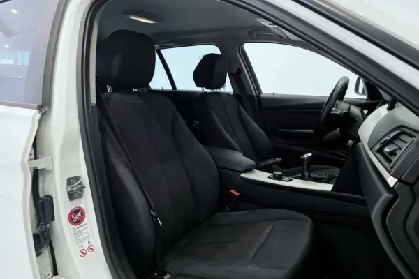 BMW 318 d Touring 13