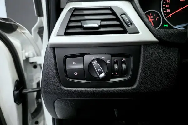 BMW 318 d Touring 18