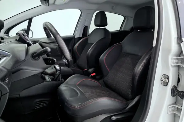 Peugeot 208 1.2 PureTech GT Line 8