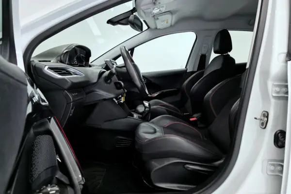 Peugeot 208 1.2 PureTech GT Line 10