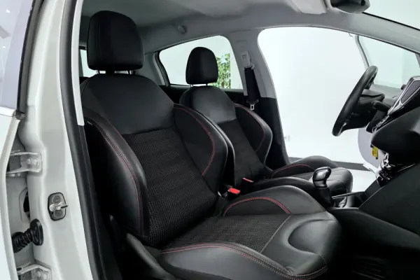 Peugeot 208 1.2 PureTech GT Line 13