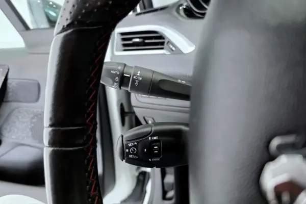 Peugeot 208 1.2 PureTech GT Line 16