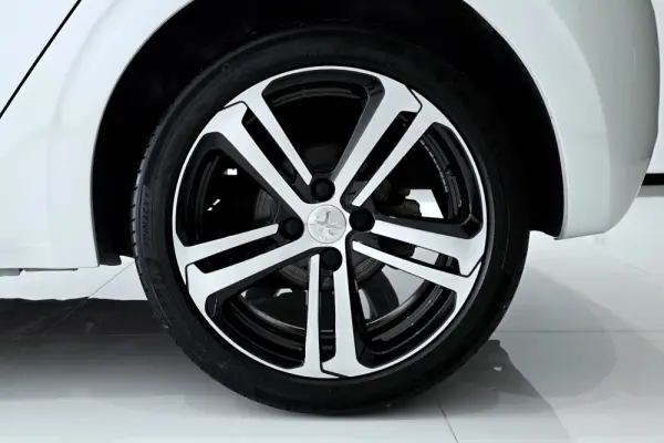 Peugeot 208 1.2 PureTech GT Line 28