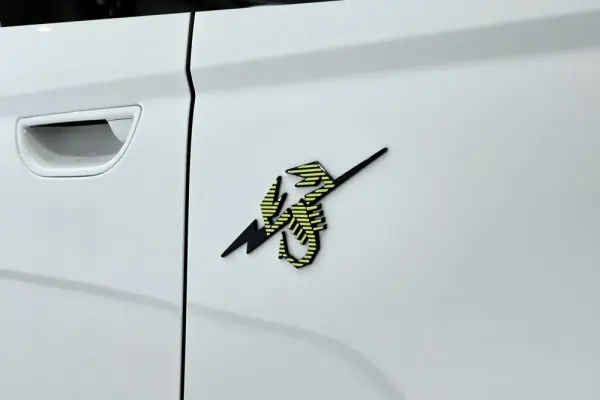 Abarth 500e C Scorpionissima 33