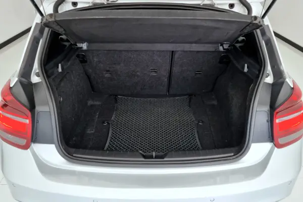 BMW 120 d Pack M Auto 10