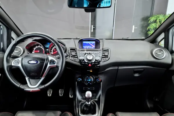 Ford Fiesta 1.6 T ST 7