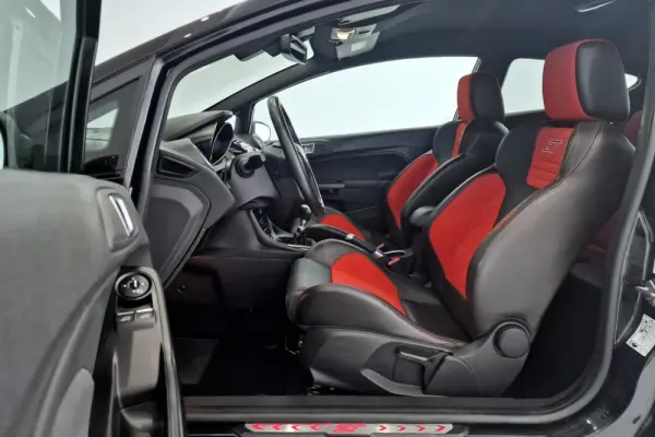 Ford Fiesta 1.6 T ST 8