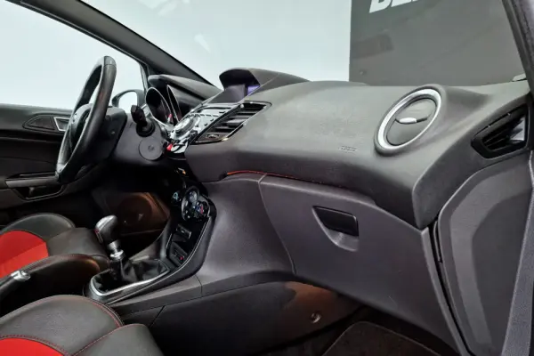 Ford Fiesta 1.6 T ST 25