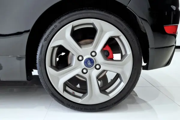 Ford Fiesta 1.6 T ST 28