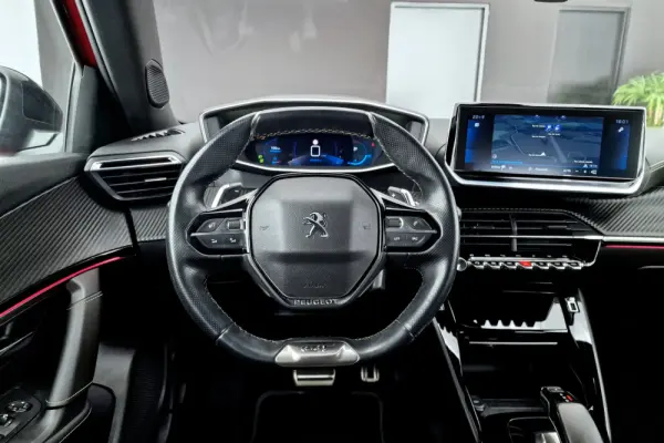 Peugeot 2008 1.2 PureTech GT Line EAT8 12