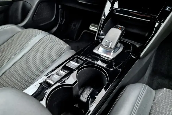 Peugeot 2008 1.2 PureTech GT Line EAT8 20