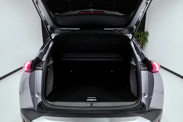 Peugeot e-2008 50 kWh GT Pack 13