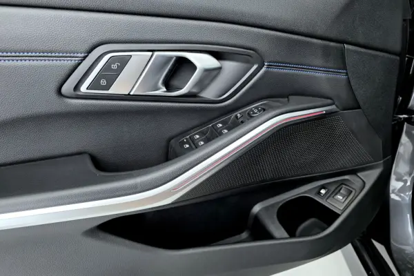 BMW 320 e Pack M Auto 9