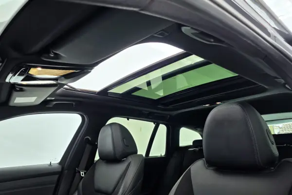 BMW 320 e Pack M Auto 11