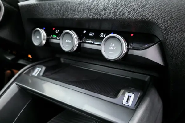 Citroën C4 PureTech 130 Stop&Start EAT8 PLUS 22