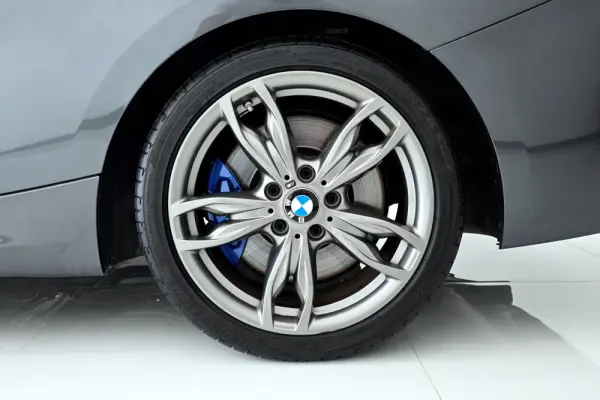 BMW M240i xDrive Auto 30