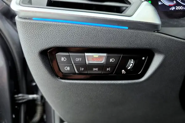 BMW 320 e Pack M Auto 29