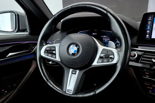 BMW 530 e Pack Desportivo M 28