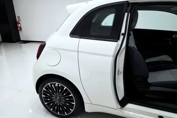 Fiat 500e 3 + 1 42 kWh Icon 14