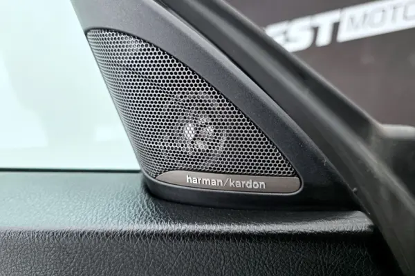 BMW M240i xDrive Auto 10