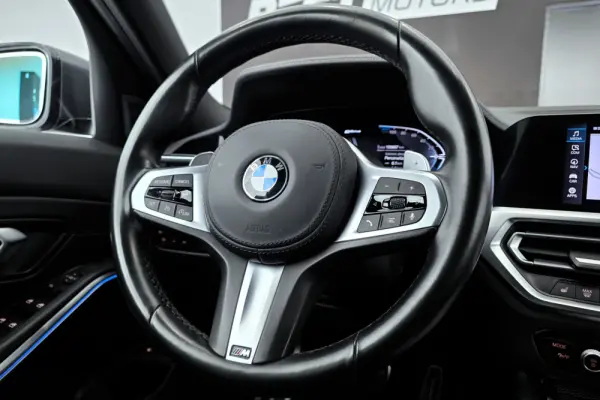 BMW 320 e Pack M Auto 23
