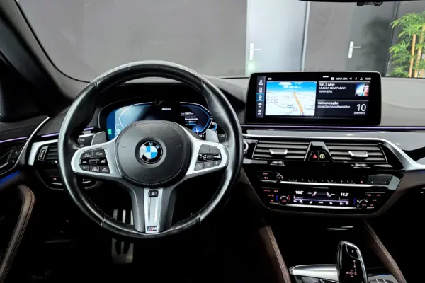 BMW 530 e Pack Desportivo M 27