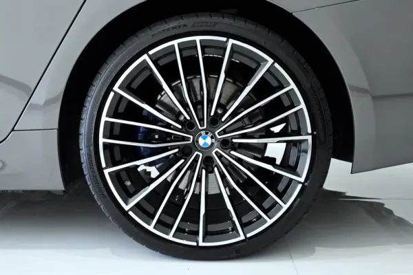 BMW 530 e Pack Desportivo M 46