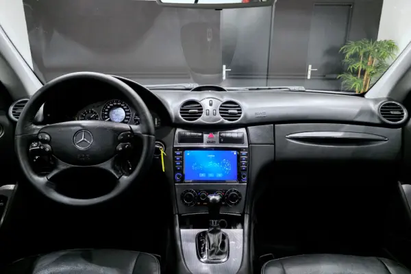 Mercedes-Benz CLK 270 CDi Avantgarde 7