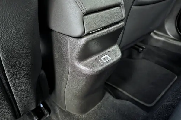 Jeep Avenger 54 kWh Summit Plus 13