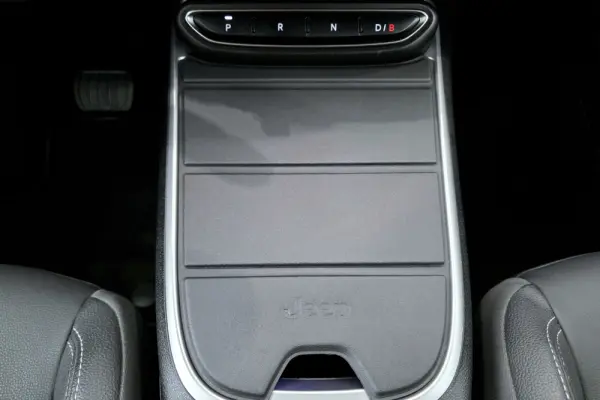 Jeep Avenger 54 kWh Summit Plus 28