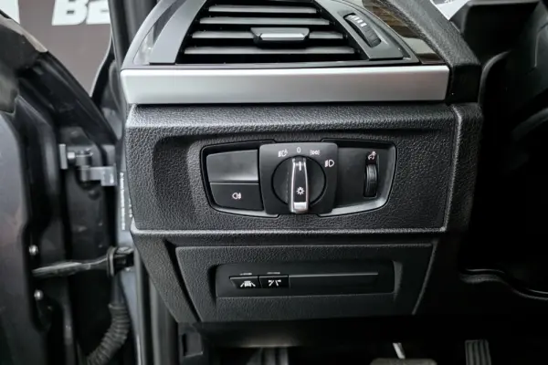 BMW M240i xDrive Auto 21
