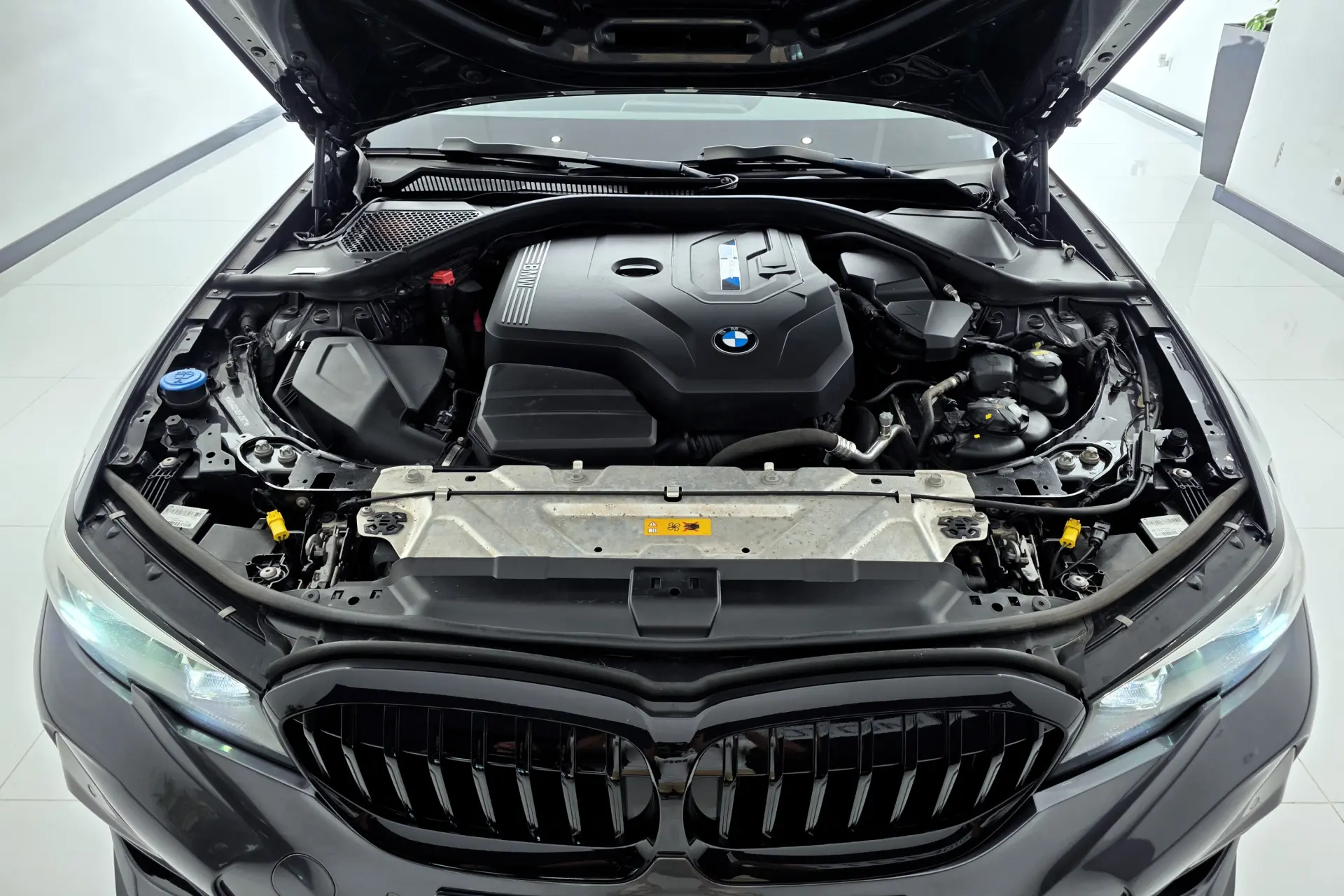 BMW 320 e Pack M Auto 40