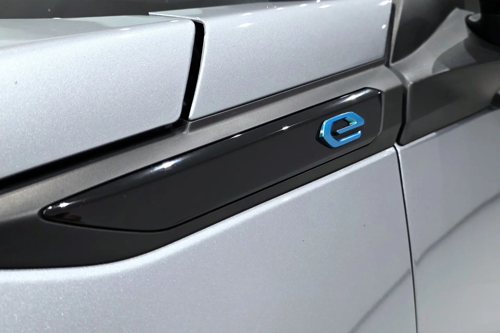 Peugeot e-2008 50 kWh GT Pack 31