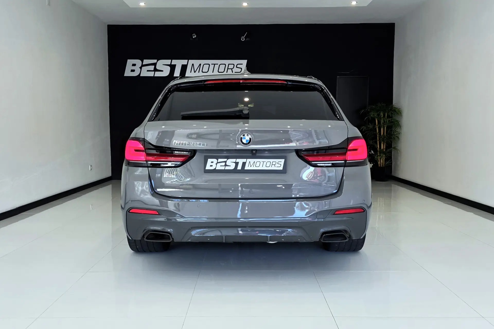 BMW 530 e Pack Desportivo M 6