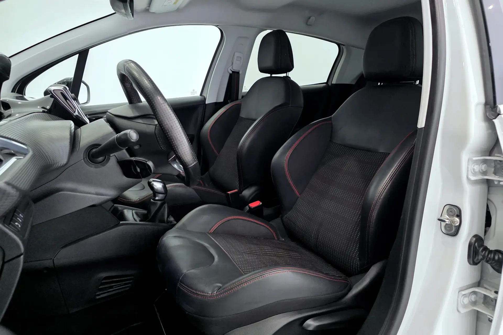 Peugeot 208 1.2 PureTech GT Line 8