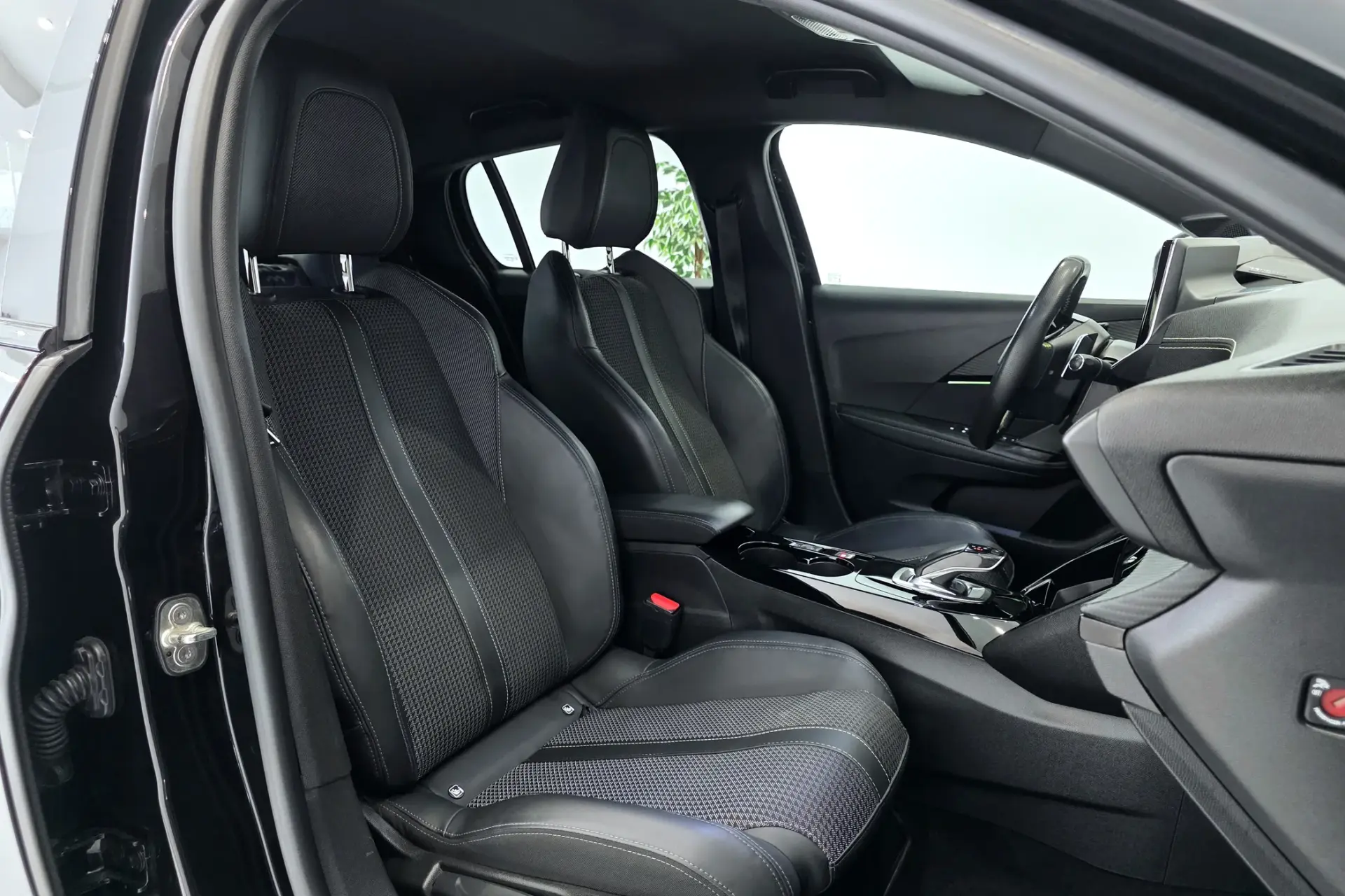 Peugeot 208 1.2 PureTech GT Line EAT8 13