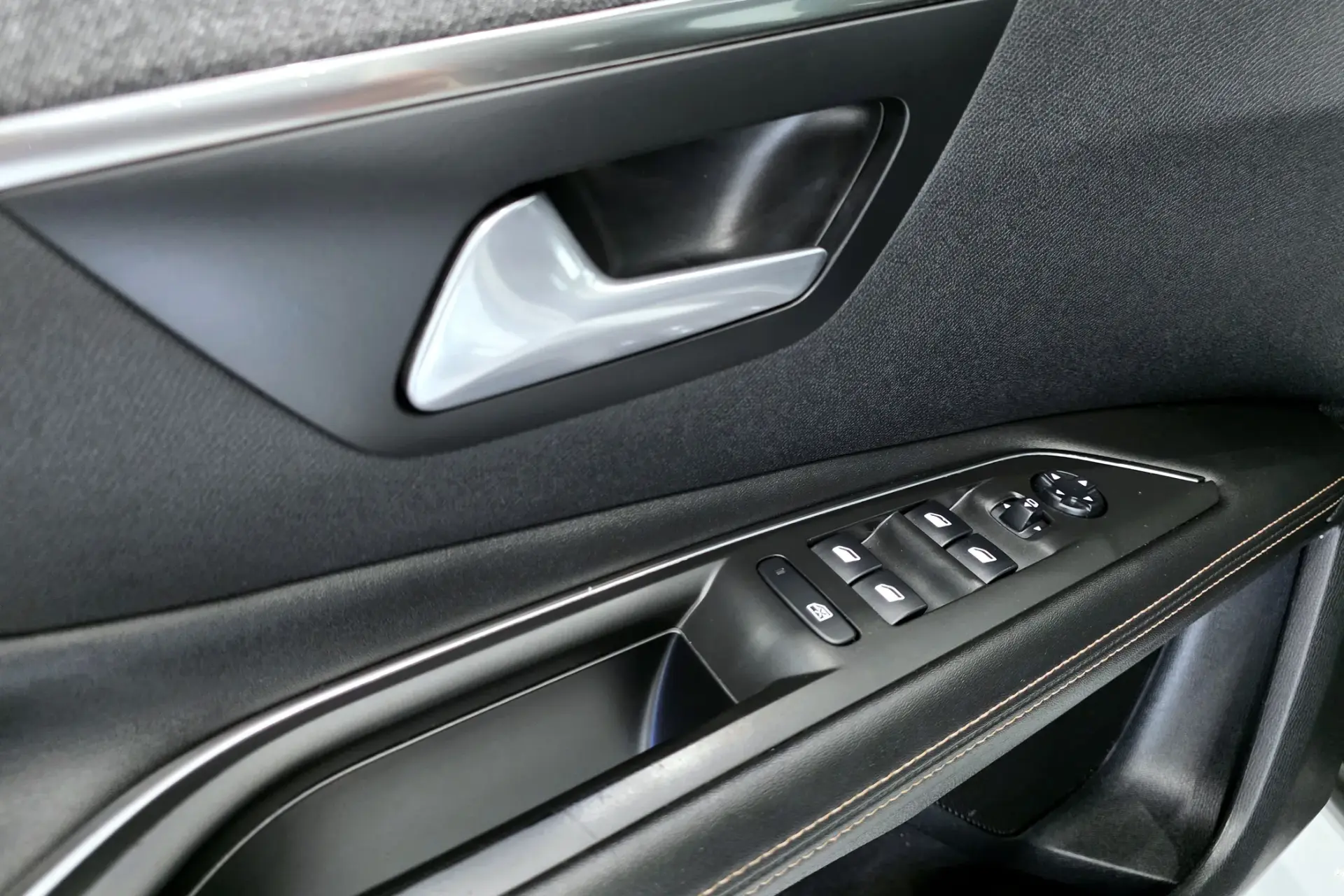 Peugeot 3008 1.5 BlueHDi GT Line EAT8 11