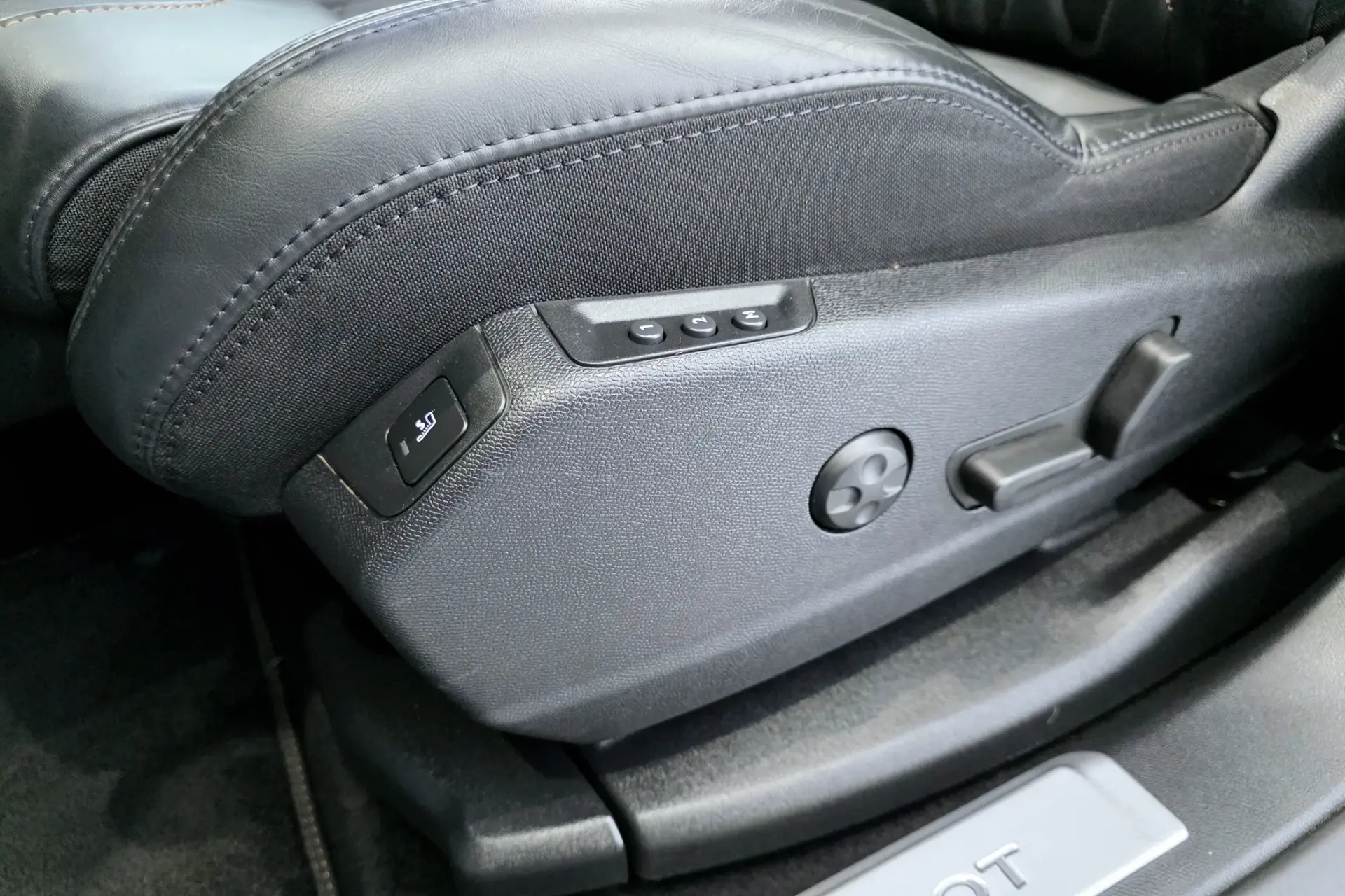 Peugeot 3008 1.6 BlueHDi GT Line EAT6 10