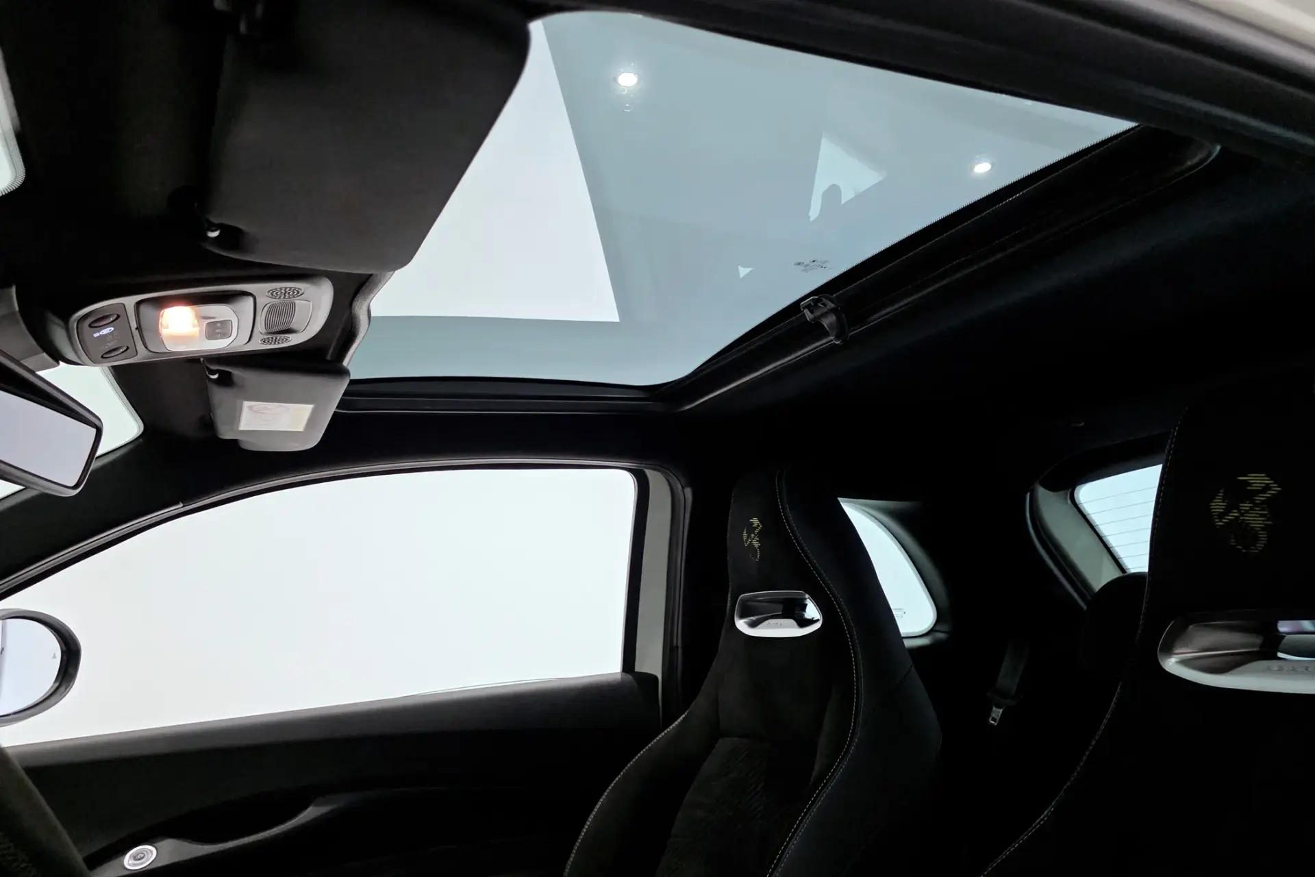 Abarth 500e C Scorpionissima 32