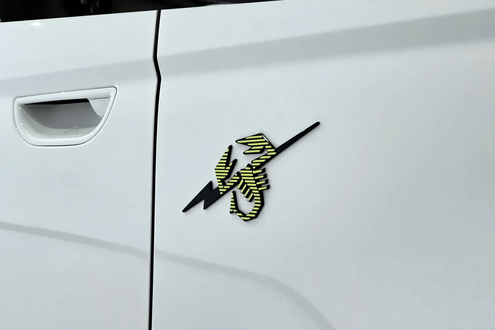 Abarth 500e C Scorpionissima 33