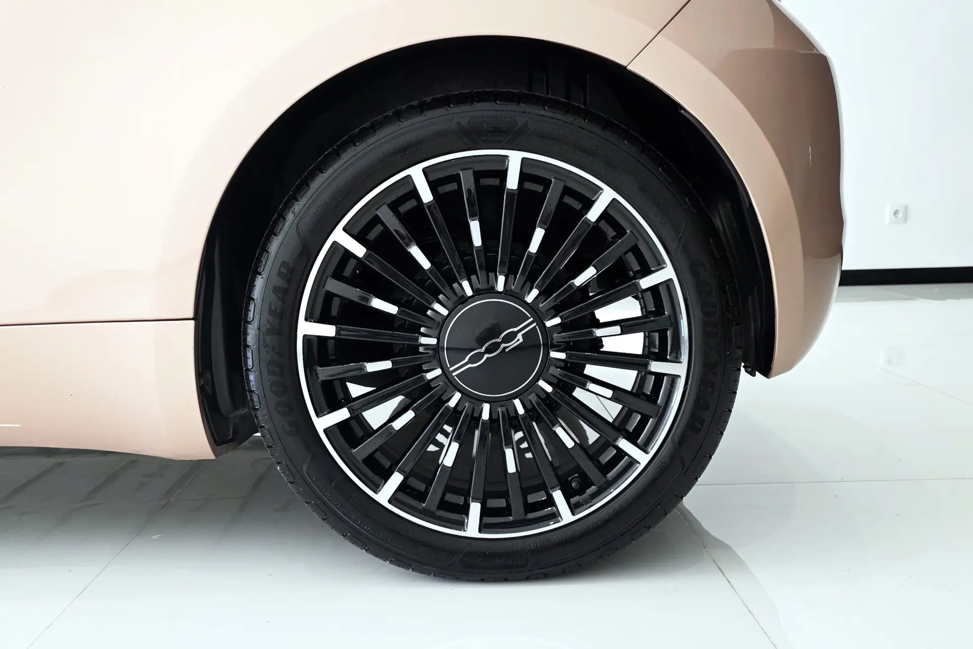 Fiat 500e 42kWh la Prima (by Bocelli) 30